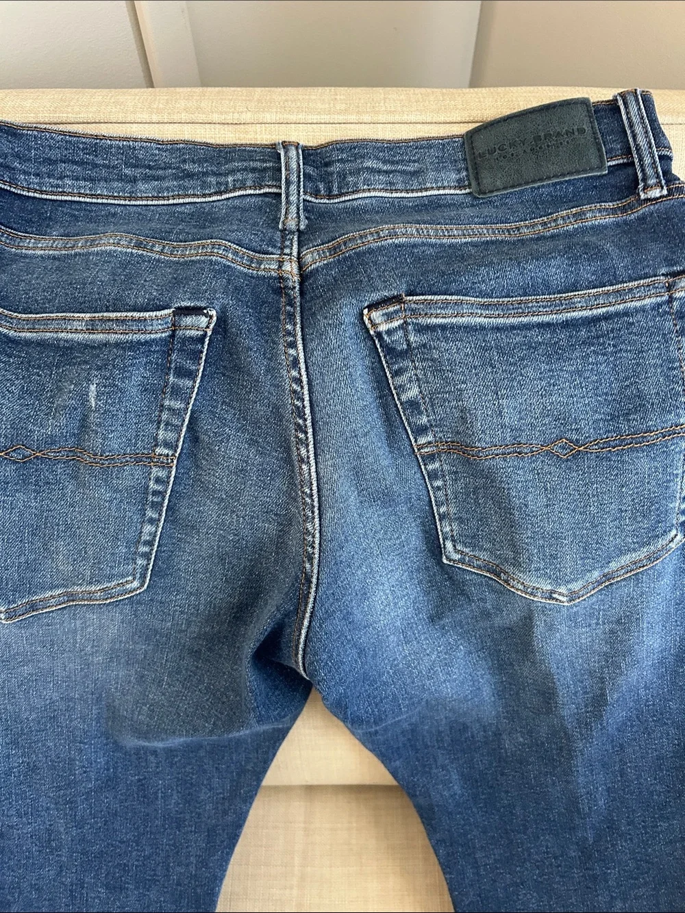 Lucky Brand Slim Men's Jeans in Medium Blue Denim with Contrast Stitching